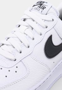 Nike AIR FORCE 1 07 White/Black