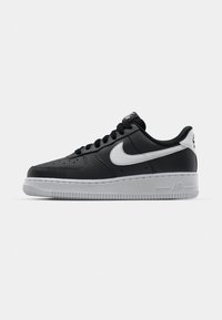 Nike AIR FORCE 1 07 Black/White